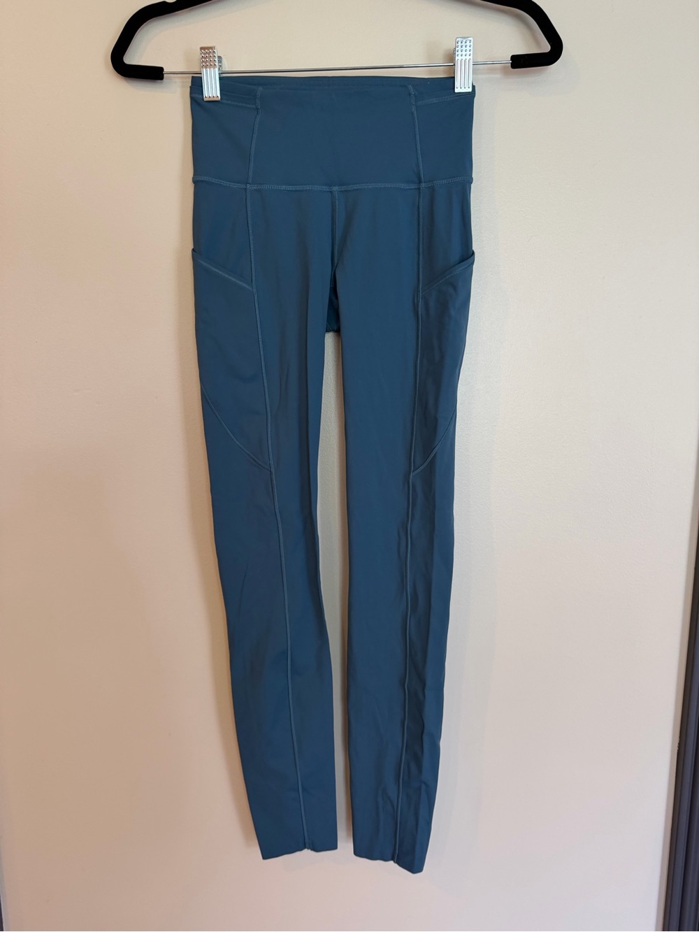 lululemon Fast and Free High-Rise Tight. Teal with pockets Size 2